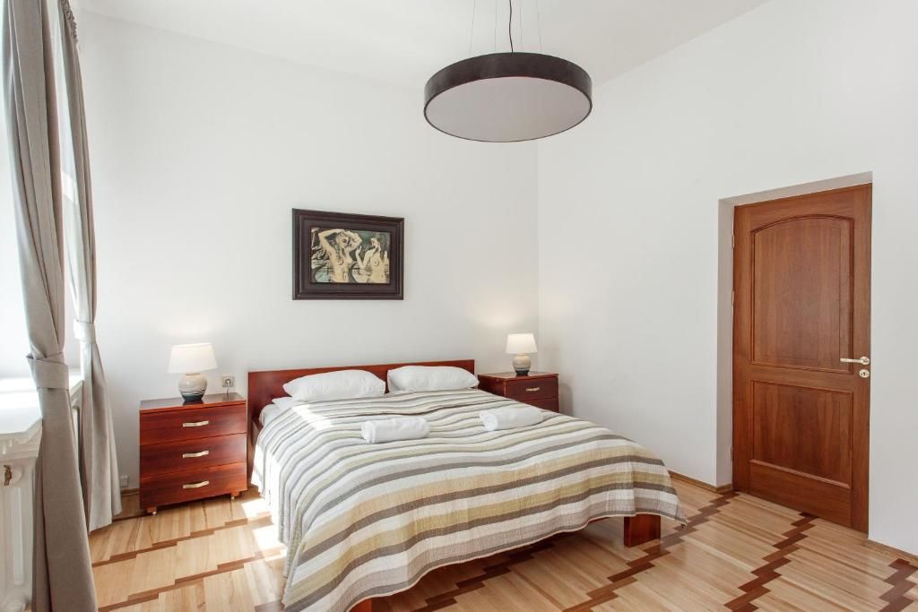 Апартаменты 5 Bedroom Duplex in Old Town Вильнюс