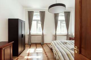 Апартаменты 5 Bedroom Duplex in Old Town Вильнюс Мезонет-19