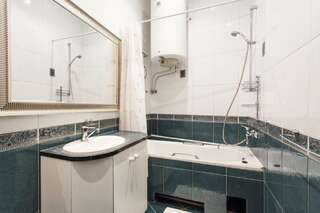 Апартаменты 5 Bedroom Duplex in Old Town Вильнюс Мезонет-21