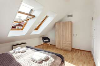 Апартаменты 5 Bedroom Duplex in Old Town Вильнюс Мезонет-24