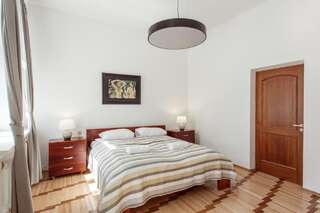 Апартаменты 5 Bedroom Duplex in Old Town Вильнюс Мезонет-29