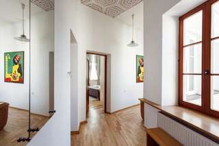 Апартаменты 5 Bedroom Duplex in Old Town Вильнюс Мезонет-32