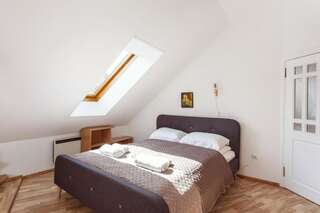 Апартаменты 5 Bedroom Duplex in Old Town Вильнюс Мезонет-44