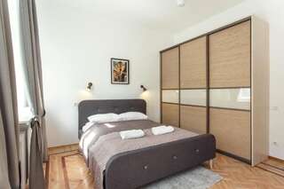 Апартаменты 5 Bedroom Duplex in Old Town Вильнюс Мезонет-48
