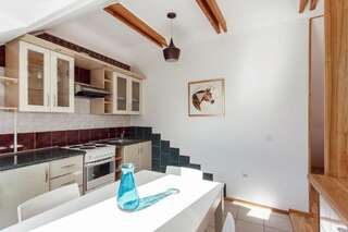 Апартаменты 5 Bedroom Duplex in Old Town Вильнюс Мезонет-50