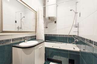 Апартаменты 5 Bedroom Duplex in Old Town Вильнюс Мезонет-56