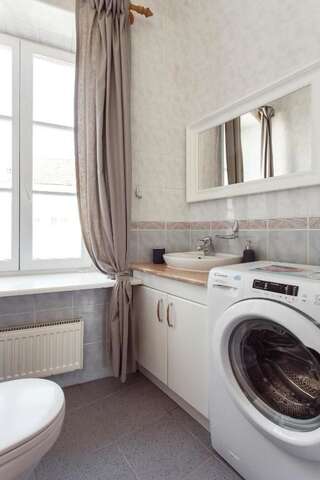 Апартаменты 5 Bedroom Duplex in Old Town Вильнюс Мезонет-60