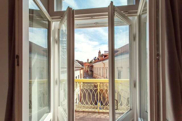 Апартаменты 5 Bedroom Duplex in Old Town Вильнюс-18