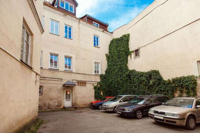 Апартаменты 5 Bedroom Duplex in Old Town Вильнюс-19