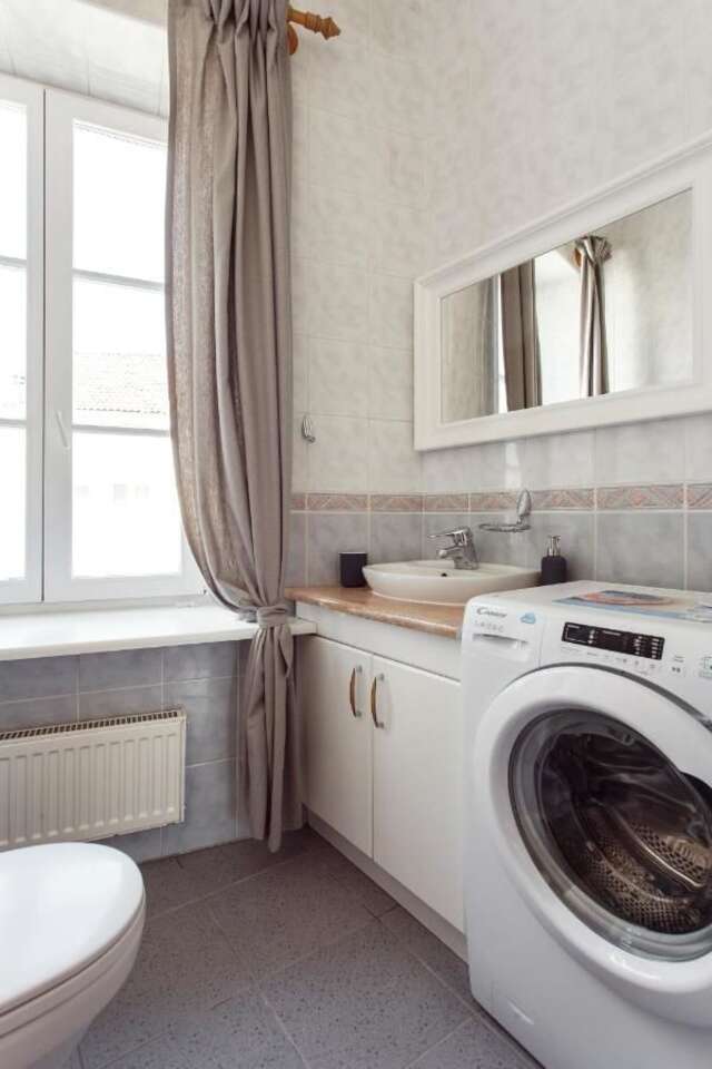 Апартаменты 5 Bedroom Duplex in Old Town Вильнюс-27