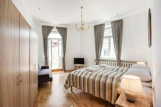 Апартаменты 5 Bedroom Duplex in Old Town Вильнюс-38