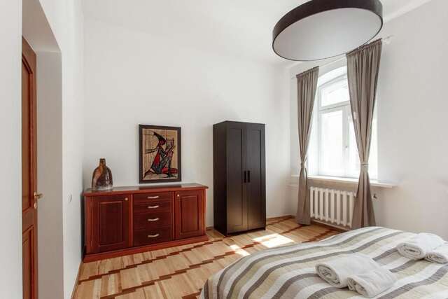 Апартаменты 5 Bedroom Duplex in Old Town Вильнюс-45