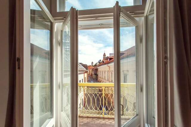 Апартаменты 5 Bedroom Duplex in Old Town Вильнюс-53