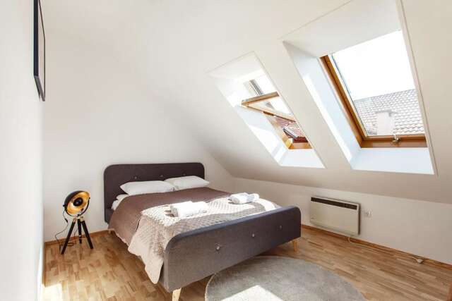 Апартаменты 5 Bedroom Duplex in Old Town Вильнюс-57